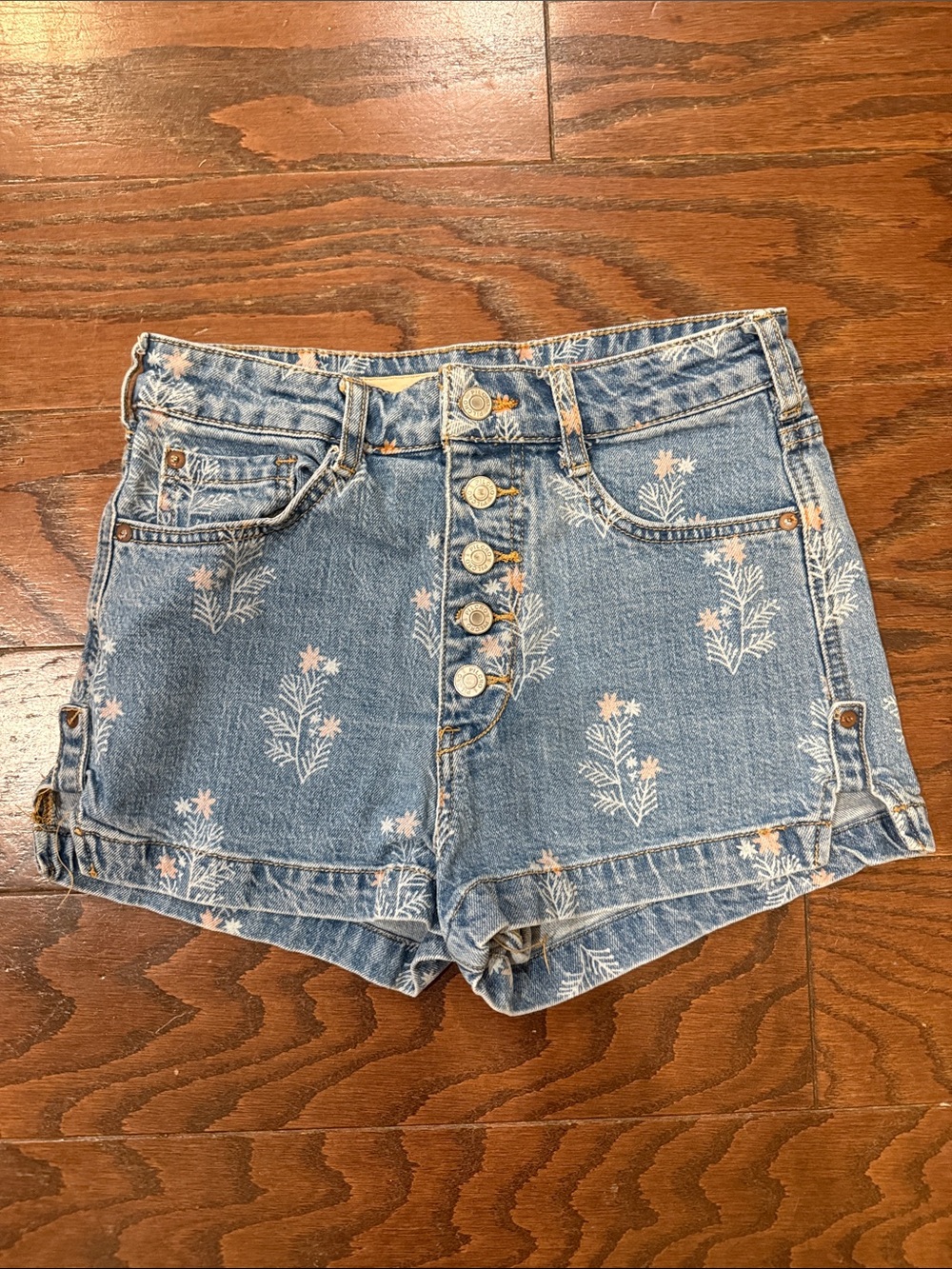 Pilcro high rise denim floral shorts, size 26 - Picture 2 of 6